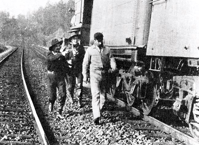 Большое ограбление поезда / The Great Train Robbery (1903): кадр из фильма