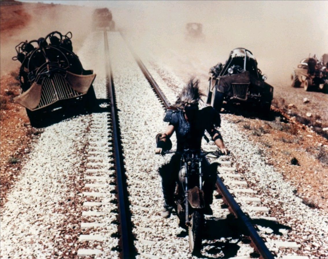 Безумный Макс 3: Под куполом грома / Mad Max Beyond Thunderdome (1985): кадр из фильма