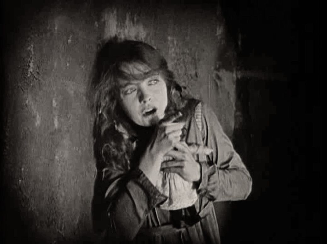Сломанные побеги / Broken Blossoms or The Yellow Man and the Girl (1919): кадр из фильма